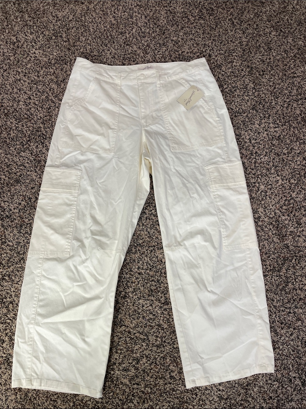 Universal Thread Curved Leg Cream Cargo Pants - Relaxed Straight Leg 12 NWT
